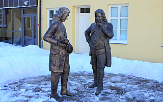 W Węgorzewie stanęły rzeźby króla Leszczyńskiego i Helwinga